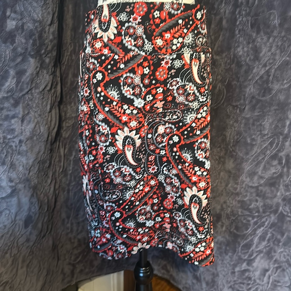 Cassie skirt Black, Red, Gray